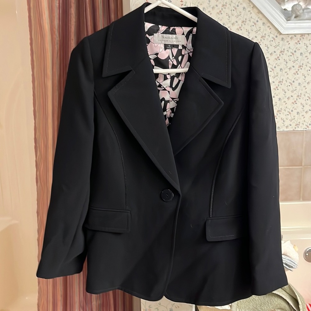 Tahari black blazer. Size 10. Polyester.